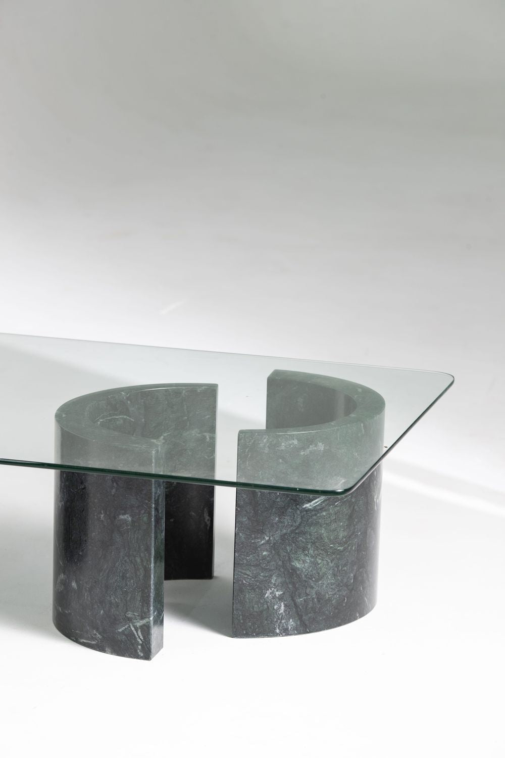 Lyra Table