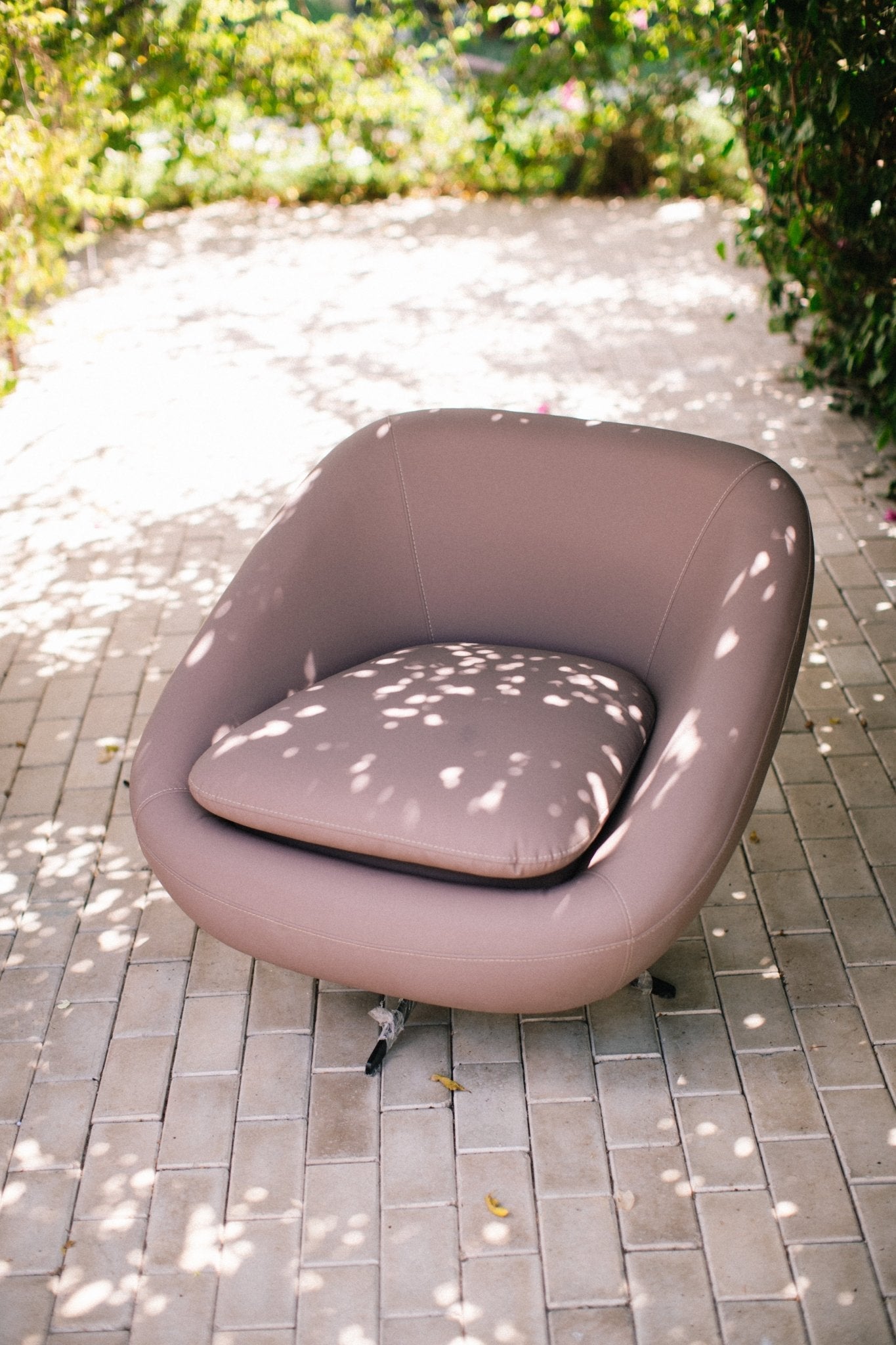 Modern Swivel Cushion Chair