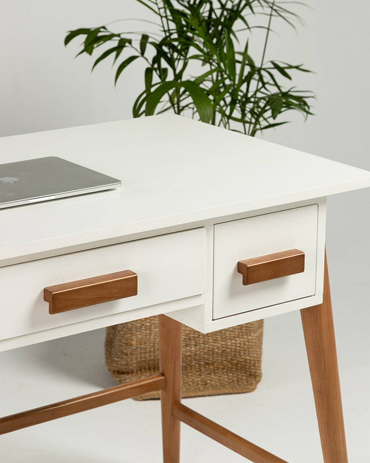Quinn Desk