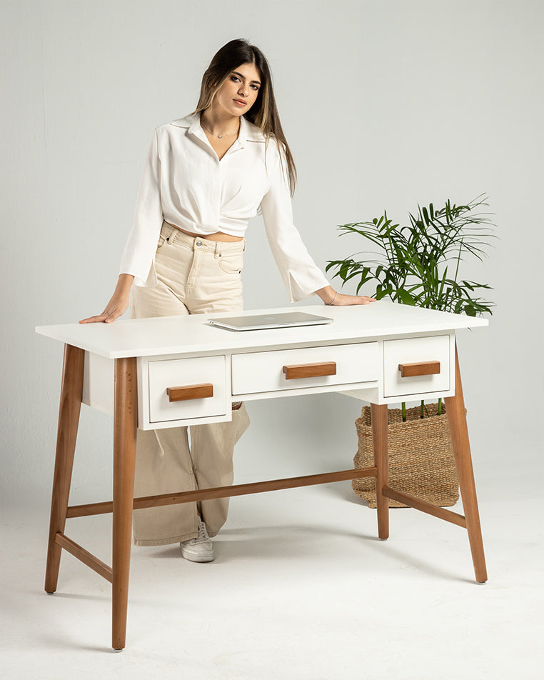 Quinn Desk