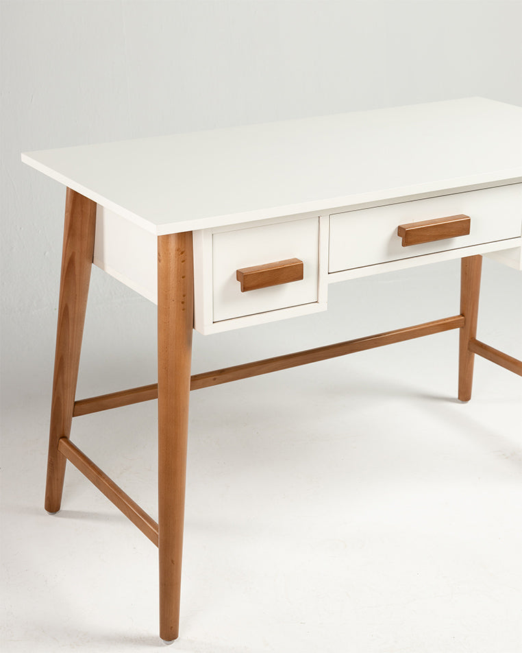 Quinn Desk