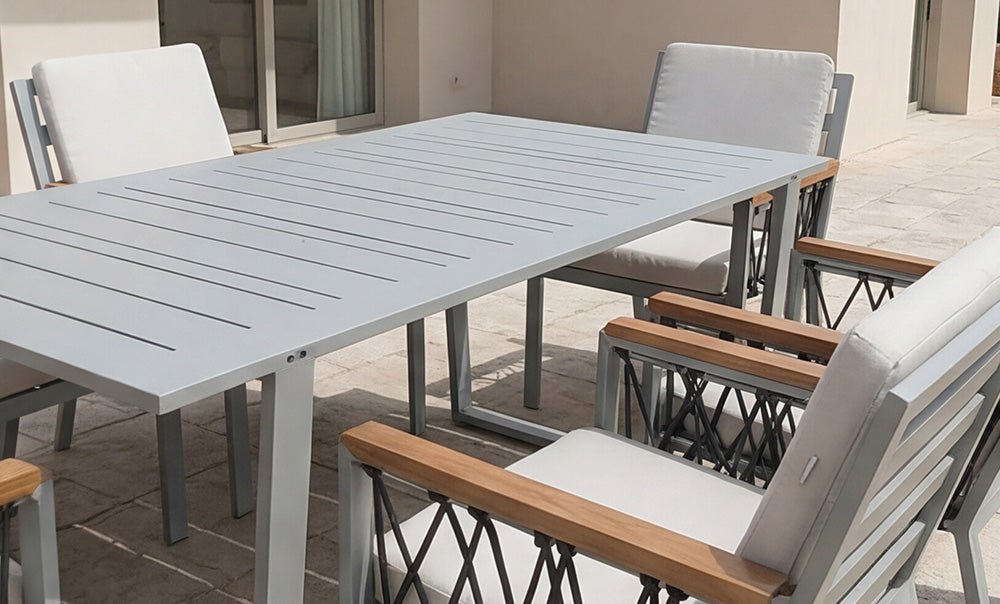 Aluminum vinyl table