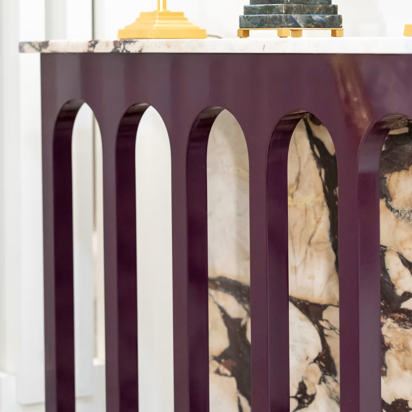 Arched console in onyxed breccia marble